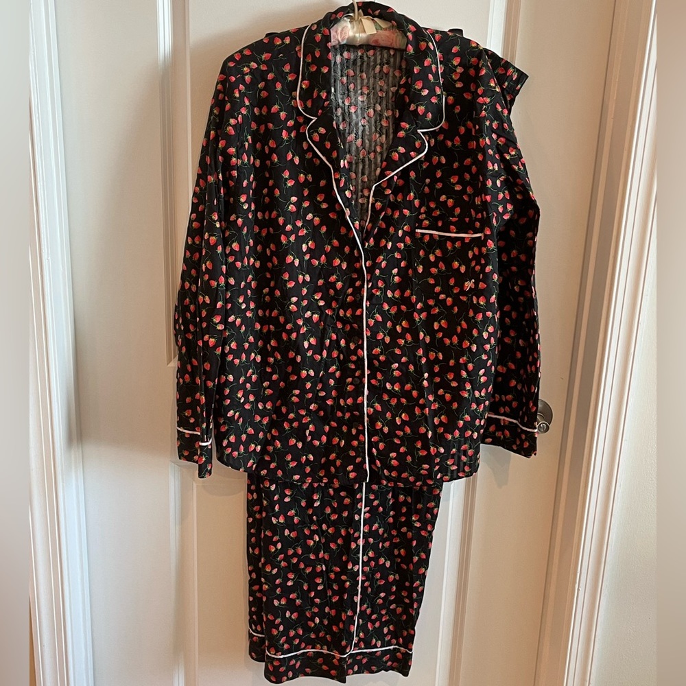 Gorgeous Brand New Victoria Secret Pajama Set!